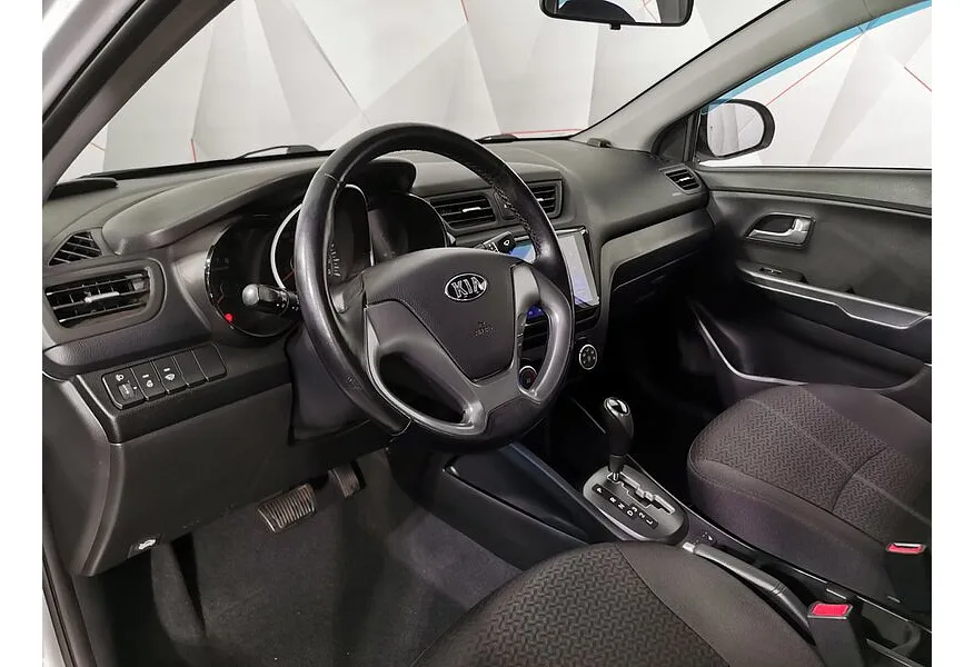Kia Rio 1.4 AT (107 л.с.) Серебристый в АВИЛОН. Слайд №15