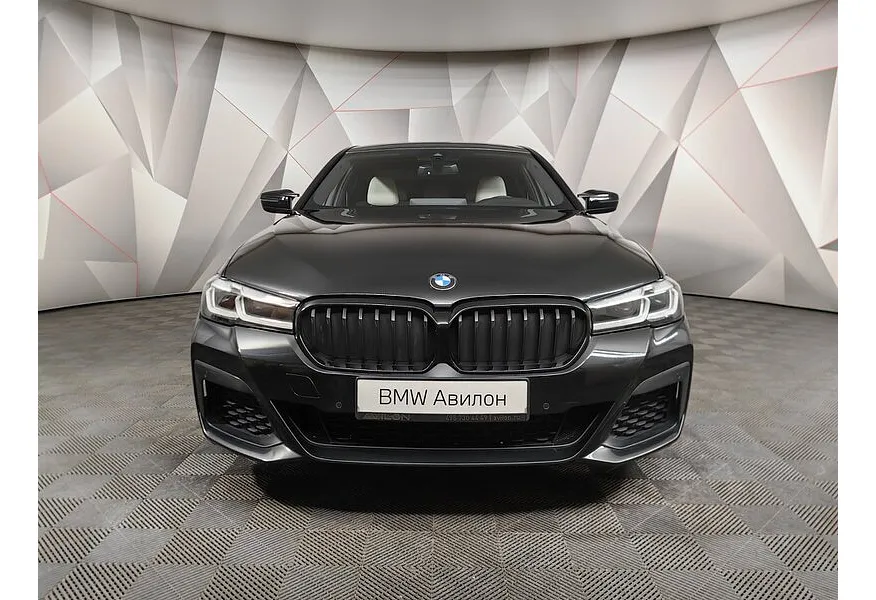 BMW 5 серия 520d xDrive Steptronic (190 л.с.) Base (Локальная сборка) Черный в АВИЛОН. Слайд №3