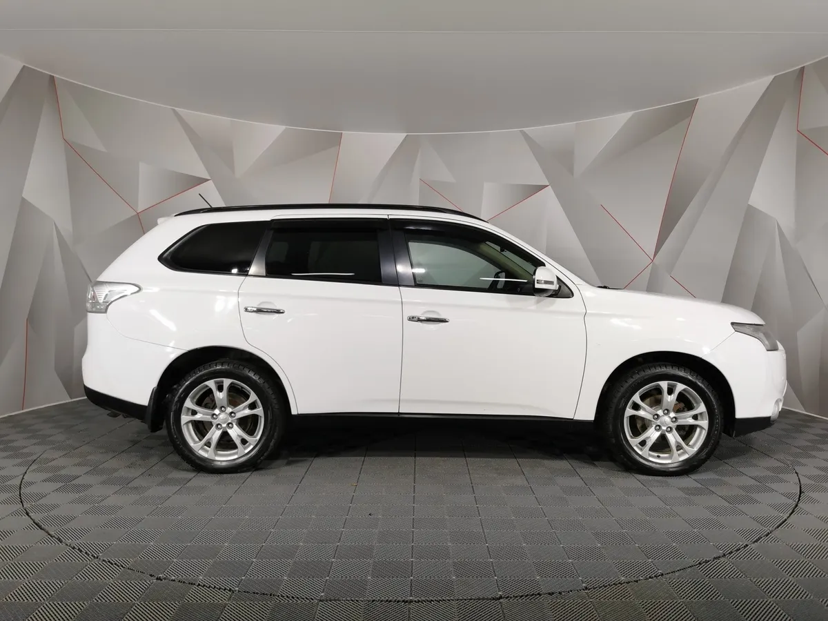Mitsubishi Outlander 2.4 MIVEC CVT 4WD (167 л.с.) Instyle Белый в АВИЛОН. Слайд №6