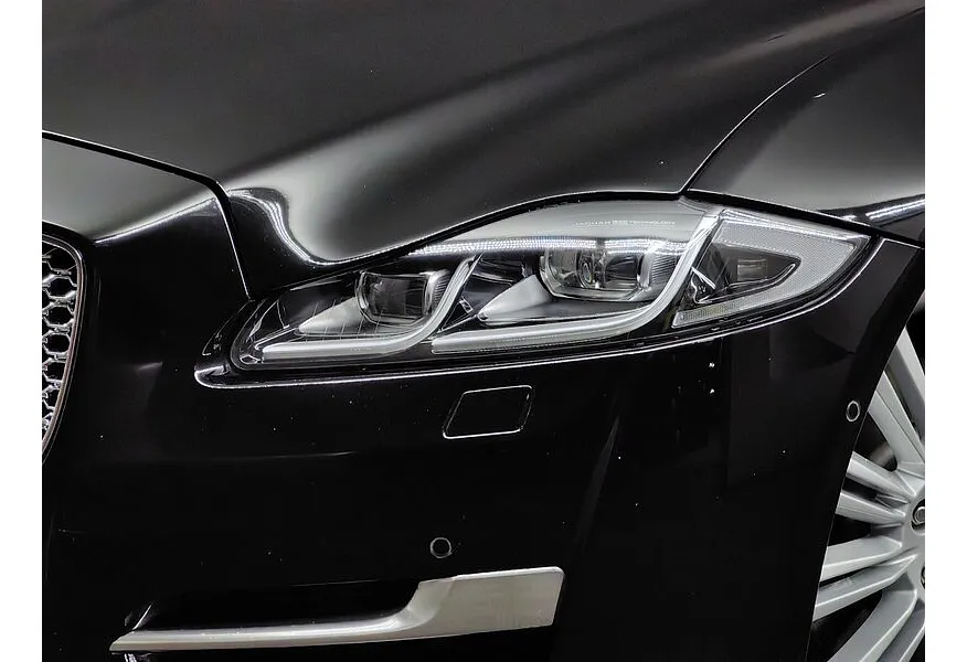 Jaguar XJ 3.0 AT AWD LWB (340 л.с.) Luxury Черный в АВИЛОН. Слайд №10
