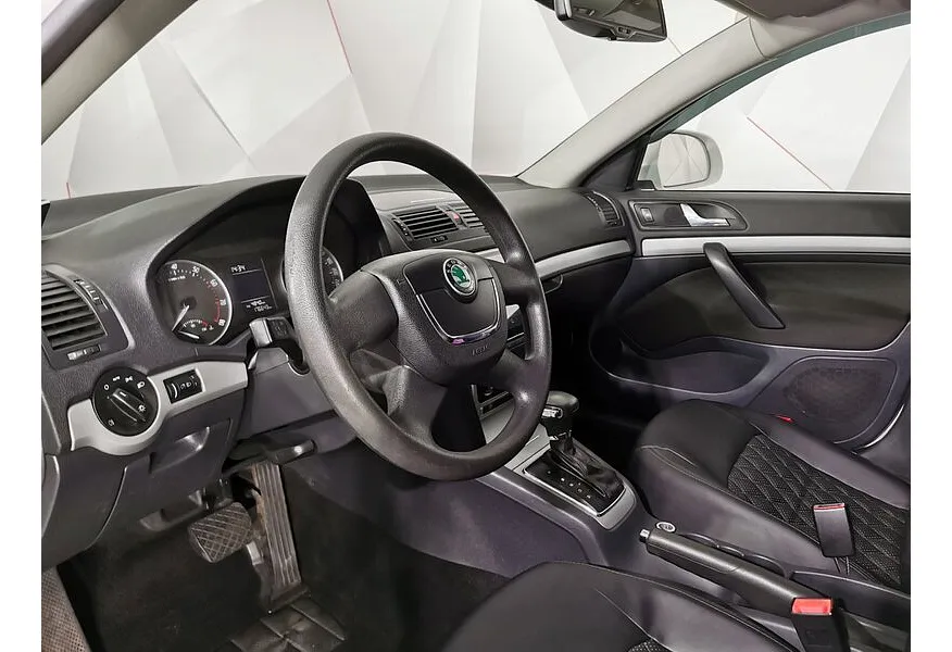 Skoda Octavia 1.6 MPI AT (102 л.с.) Белый в АВИЛОН. Слайд №19