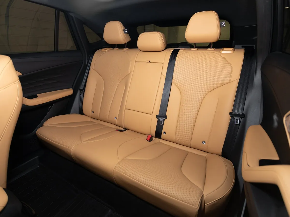Москвич М70 1.5 DCT FWD (150 л.с.) Драйв Черный в АВИЛОН. Слайд №10