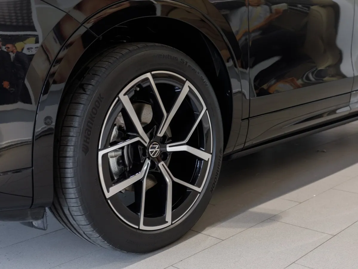 Volkswagen Tavendor 2.0 DSG 4WD (272 л.с.) Р-Лайн Тоуринг Черный в АВИЛОН. Слайд №19