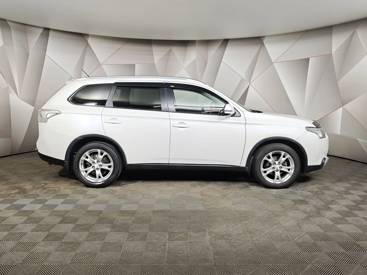 Mitsubishi Outlander 2.0 CVT 4WD (146 л.с.) Белый в АВИЛОН. Слайд №6
