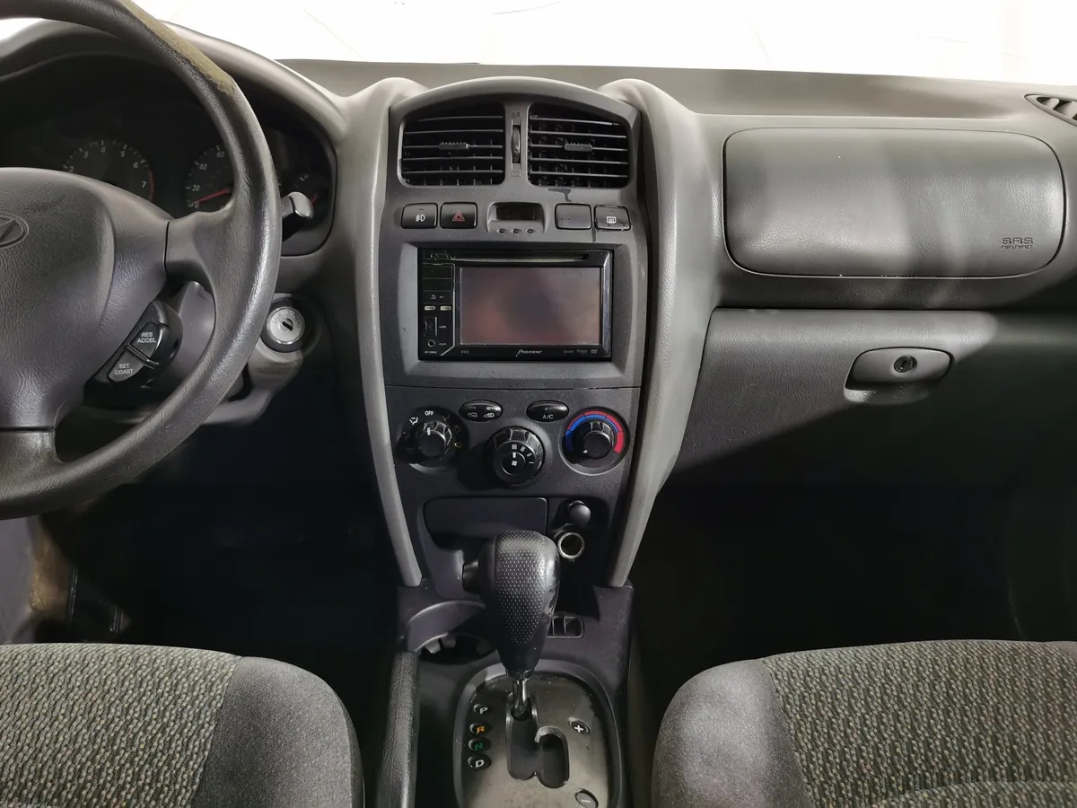 Hyundai Santa Fe 2.4 AT (150 л.с.) Серебристый в АВИЛОН. Слайд №14