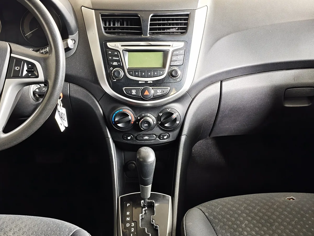 Hyundai Solaris 1.4 AT (100 л.с.) Comfort Фиолетовый в АВИЛОН. Слайд №14