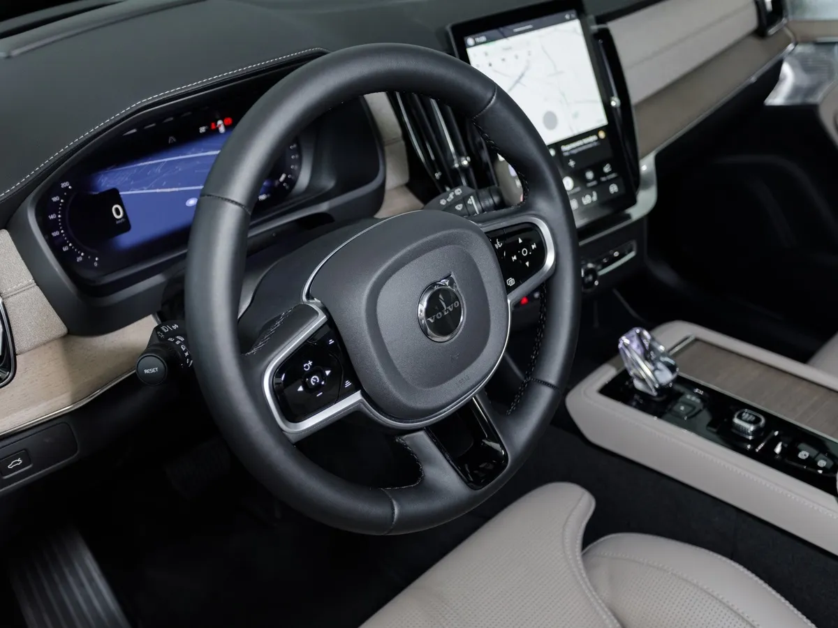 Volvo XC90 2.0 B6 mild hybrid AT AWD (7 мест) (300 л.с.) Ультра темный Серый в АВИЛОН. Слайд №8