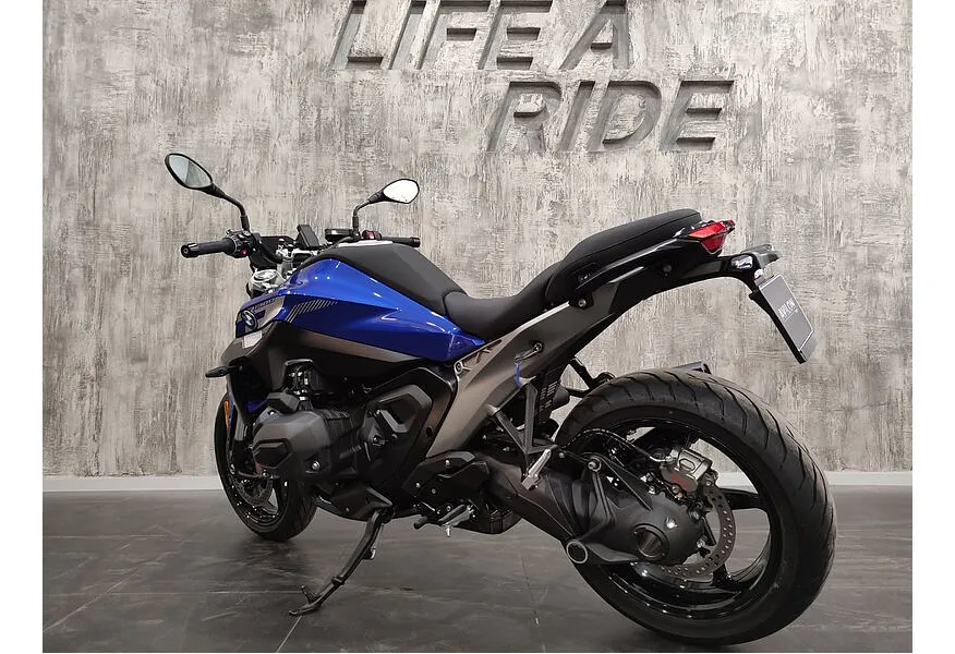 BMW Motorrad R 1300 R R 1300 R 1300 см³ (145 л.с.) (145) 1300 Синий в АВИЛОН. Слайд №5