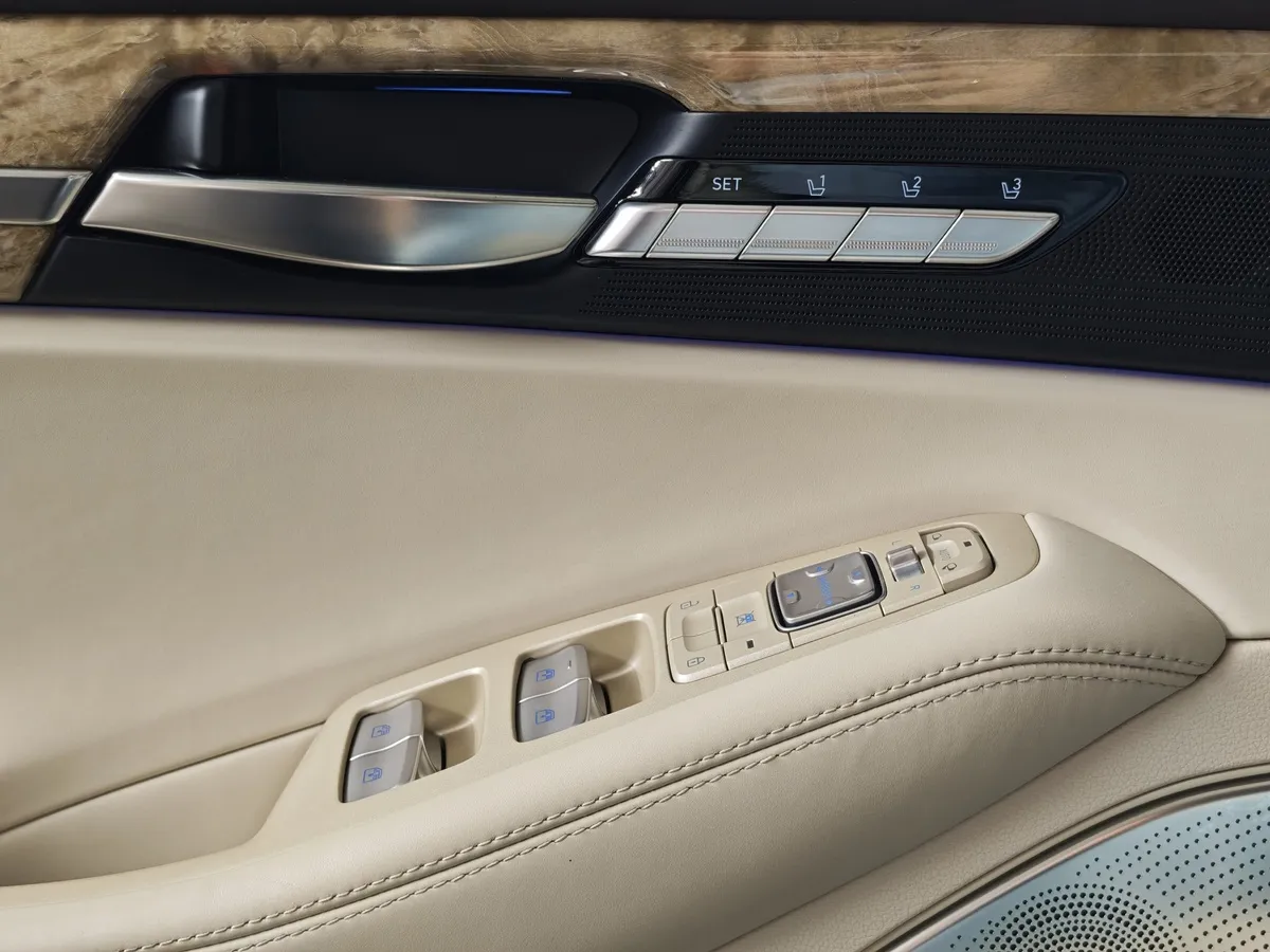 Genesis G90 5.0 L GDI AT AWD (413 л.с.) Черный в АВИЛОН. Слайд №26