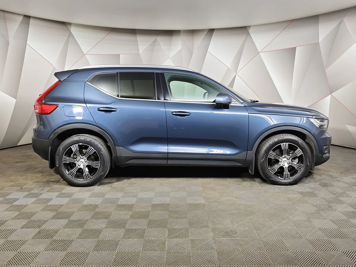 Volvo XC40 2.0 T4 Drive-E AT AWD (190 л.с.) Синий в АВИЛОН. Слайд №6