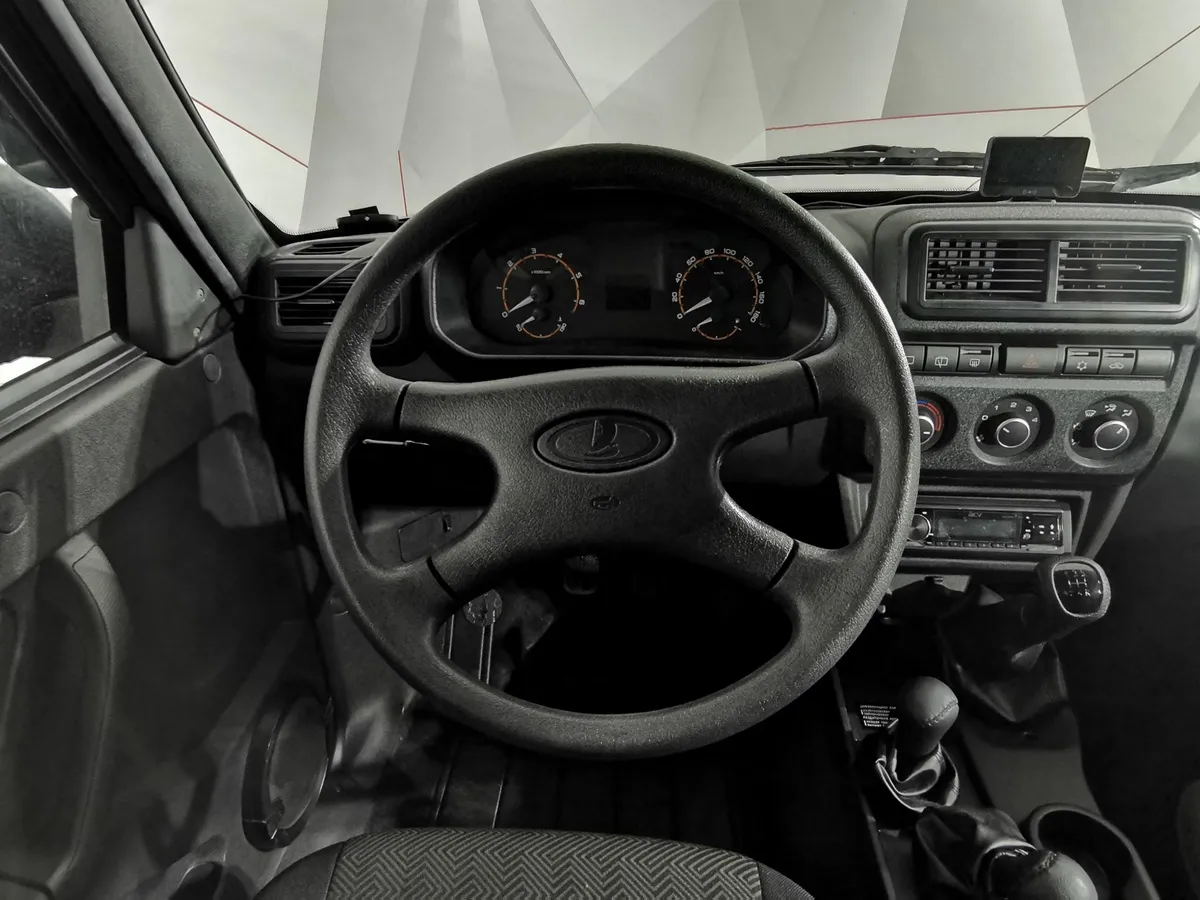 ВАЗ (Lada) 4x4 1.7 MT 8 кл. (83 л.с.) Черный в АВИЛОН. Слайд №18