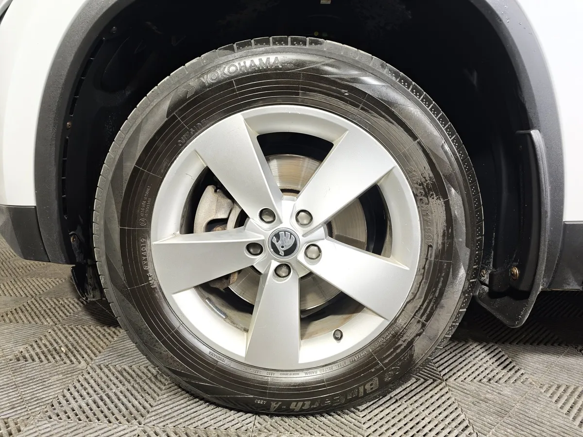Skoda Kodiaq 1.4 TSI DSG 4X4 (150 л.с.) Белый в АВИЛОН. Слайд №9