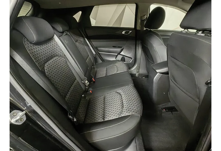 Kia Ceed 1.6 AT (130 л.с.) Luxe Черный в АВИЛОН. Слайд №16