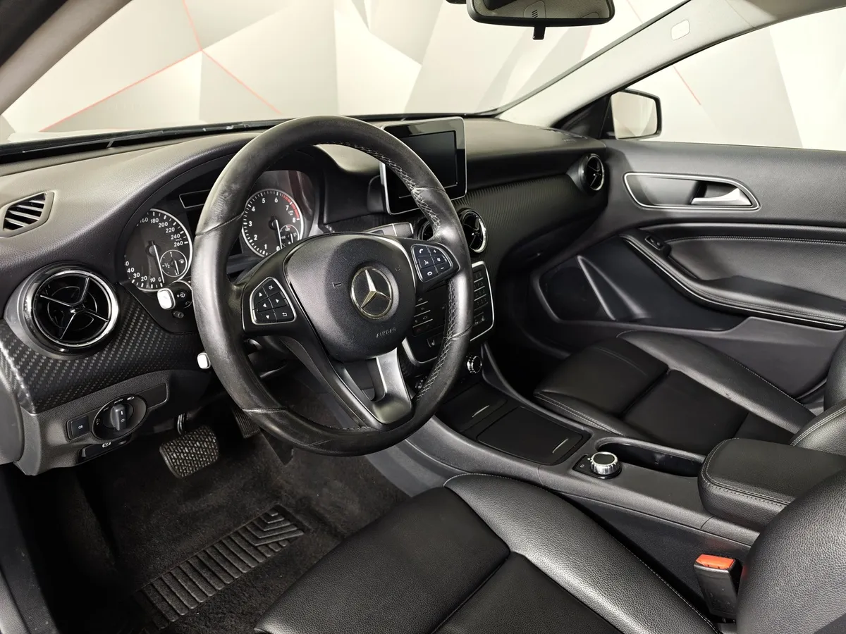 Mercedes-Benz GLA 200 7G-DCT (150 л.с.) Особая серия Серый в АВИЛОН. Слайд №19