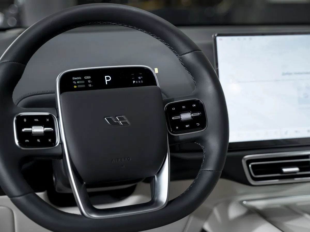 Li Auto L9 1.5 AT 4WD (449 л.с.) Ultra Черный в АВИЛОН. Слайд №4