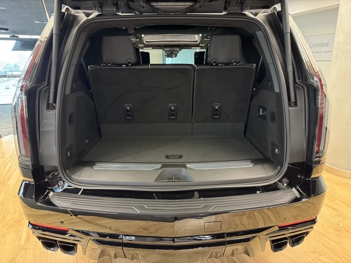 Cadillac Escalade V 6.2 AT 4WD (690 л.с.) V-series Черный в АВИЛОН. Слайд №9
