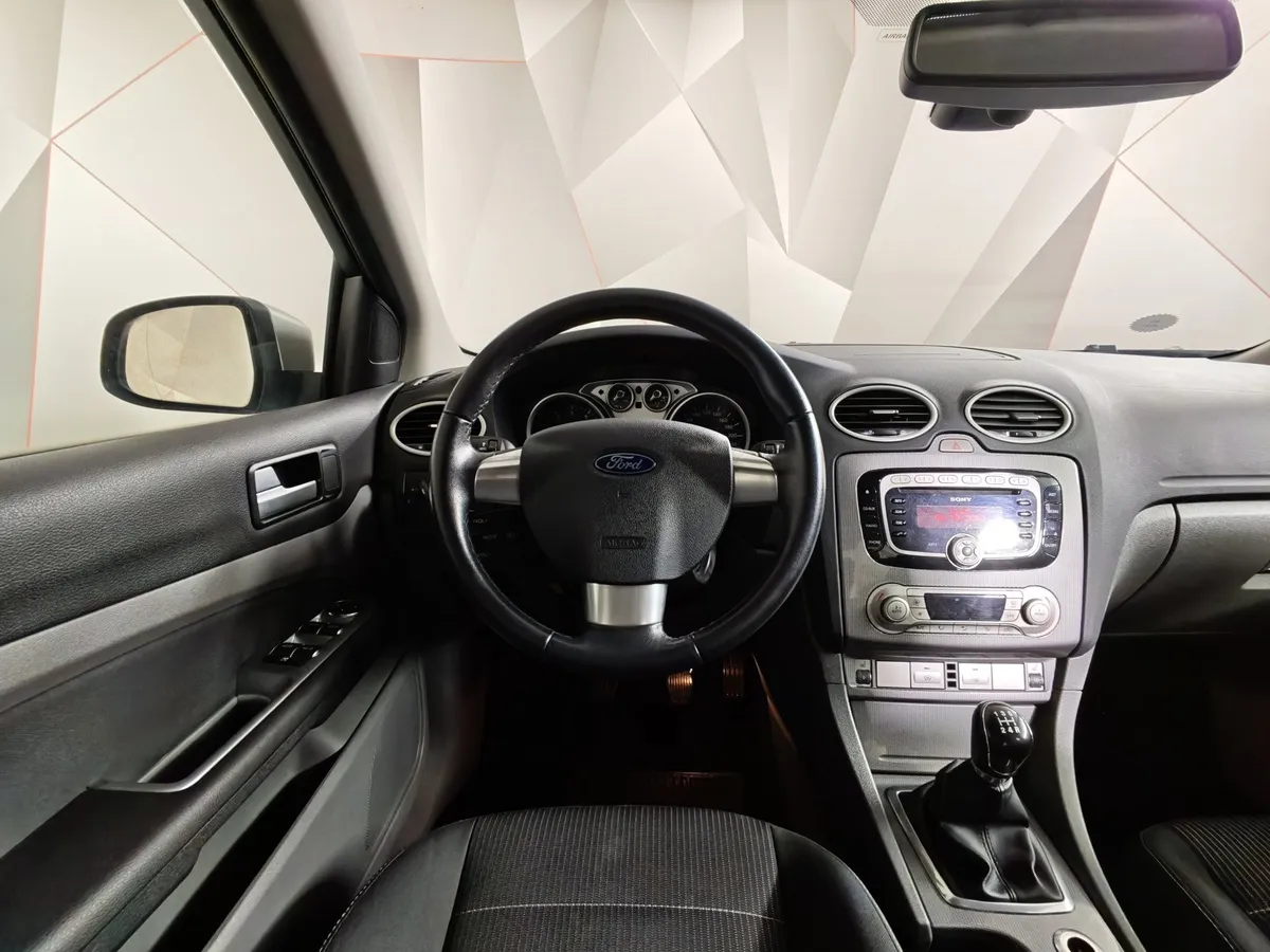 Ford Focus 1.8 MT (125 л.с.) Серебристый в АВИЛОН. Слайд №19