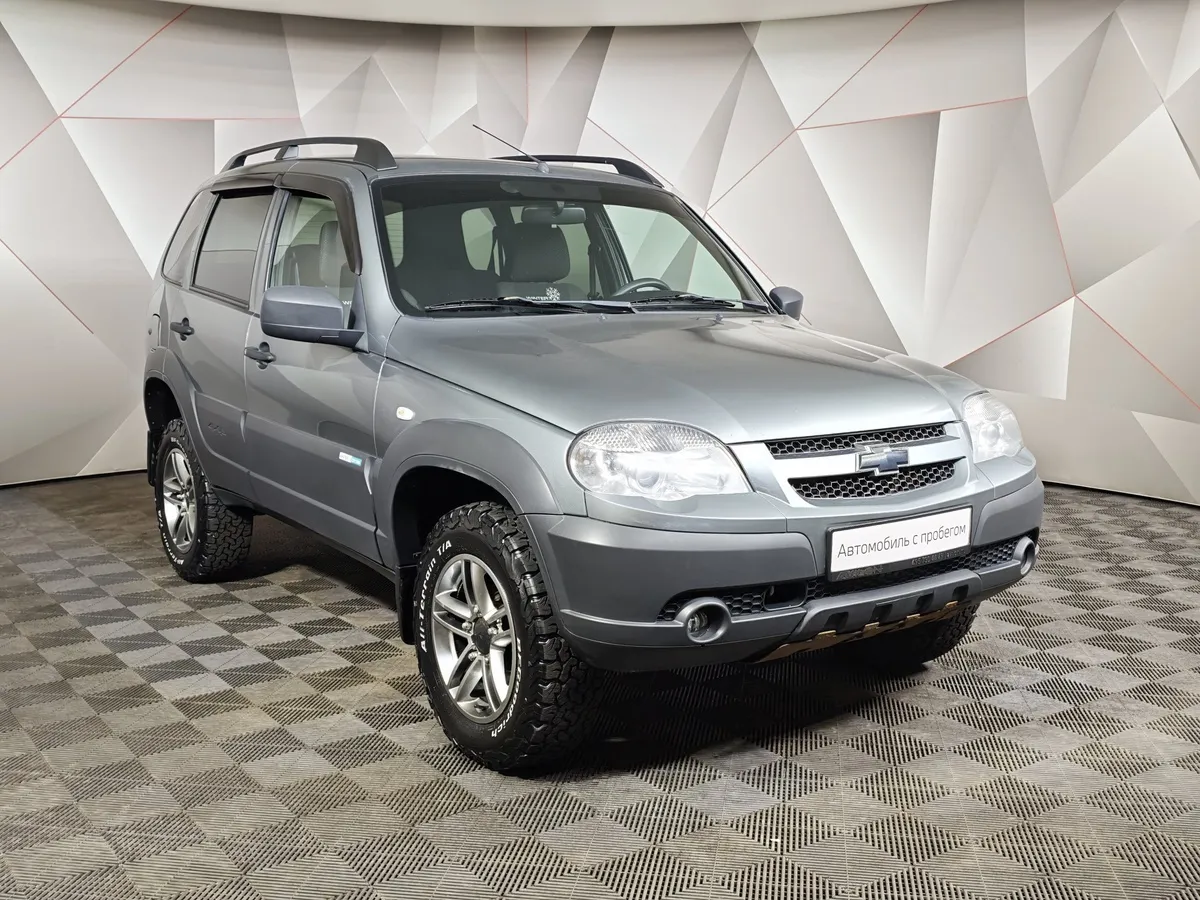 Chevrolet Niva 1.7 MT (80 л.с.) Серый в АВИЛОН. Слайд №3