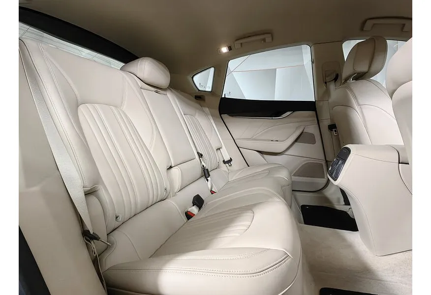 Maserati Levante Diesel 3.0 V6 AT (275 л.с.) Essence Синий в АВИЛОН. Слайд №16