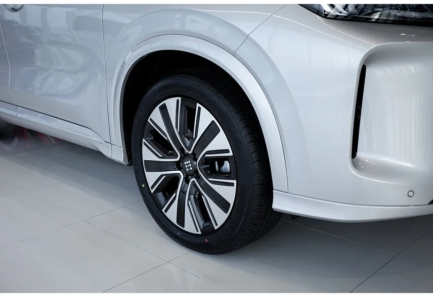 EVOLUTE i-SPACE 1.5 CVT (218 л.с.) (7 мест) Серебристый в АВИЛОН. Слайд №19