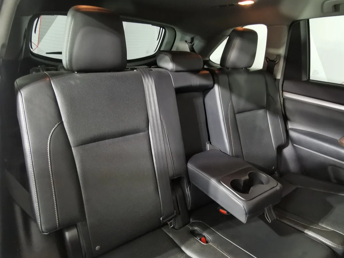 Toyota Highlander 3.5T AT 4WD (249 л.с.) Luxe Safety Черный в АВИЛОН. Слайд №16