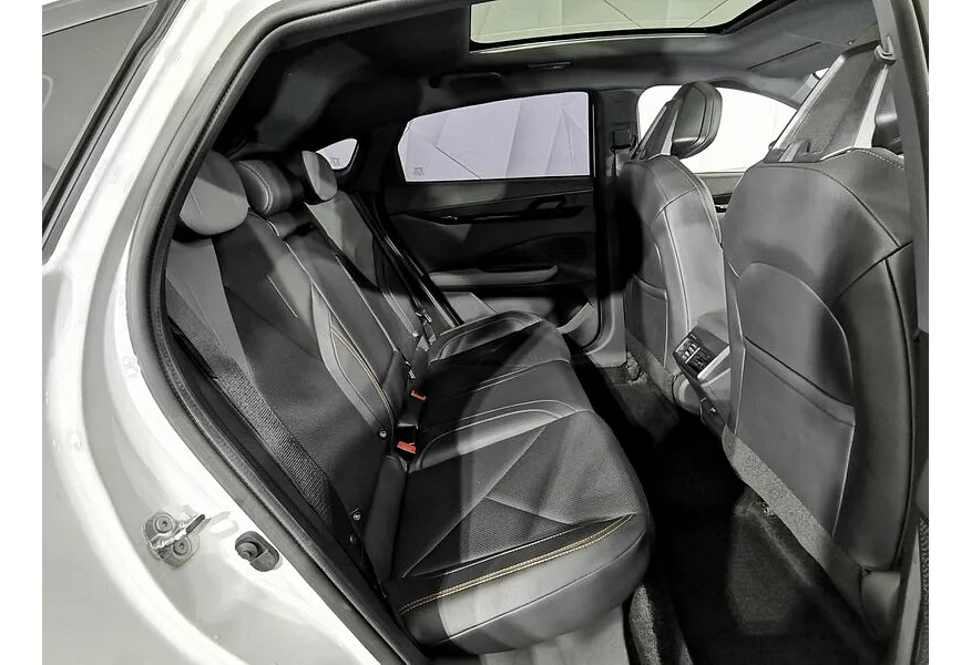 Changan UNI-V 1.5 AMT (181 л.с.) LX Белый в АВИЛОН. Слайд №17