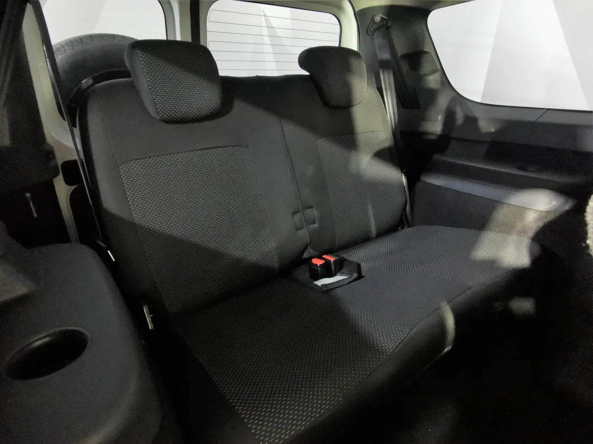 ВАЗ (Lada) Largus 1.6 MT 16 кл (5 мест) (105 л.с.) Белый в АВИЛОН. Слайд №21