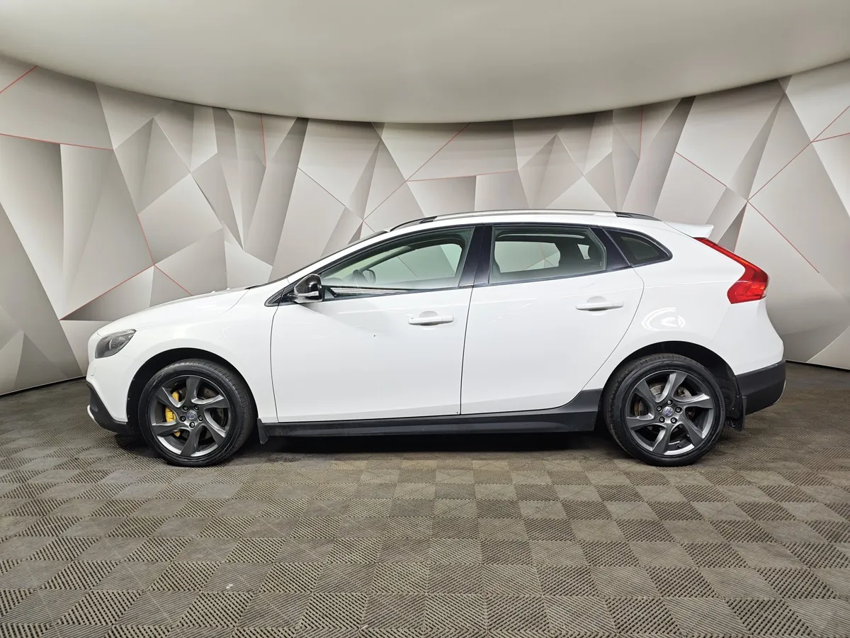 Volvo V40 2.0 T5 Geartronic AWD (213 л.с.) Белый в АВИЛОН. Слайд №5