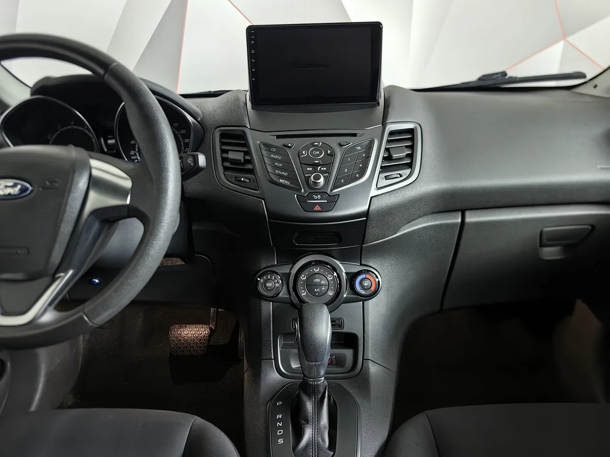Ford Fiesta 1.4 MT (80 л.с.) Ghia Белый в АВИЛОН. Слайд №15