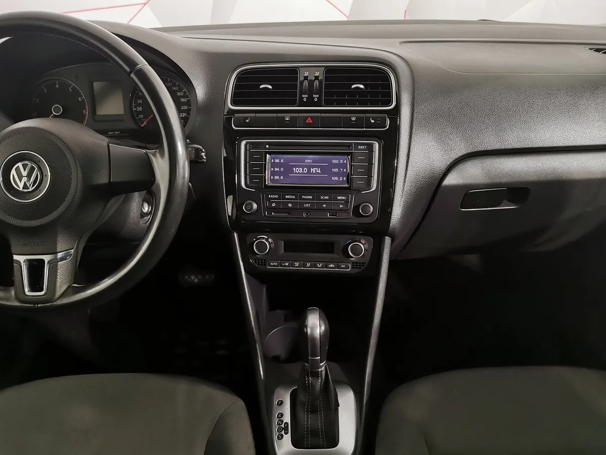 Volkswagen Polo 1.6 MPI AT (110 л.с.) Highline Коричневый в АВИЛОН. Слайд №13