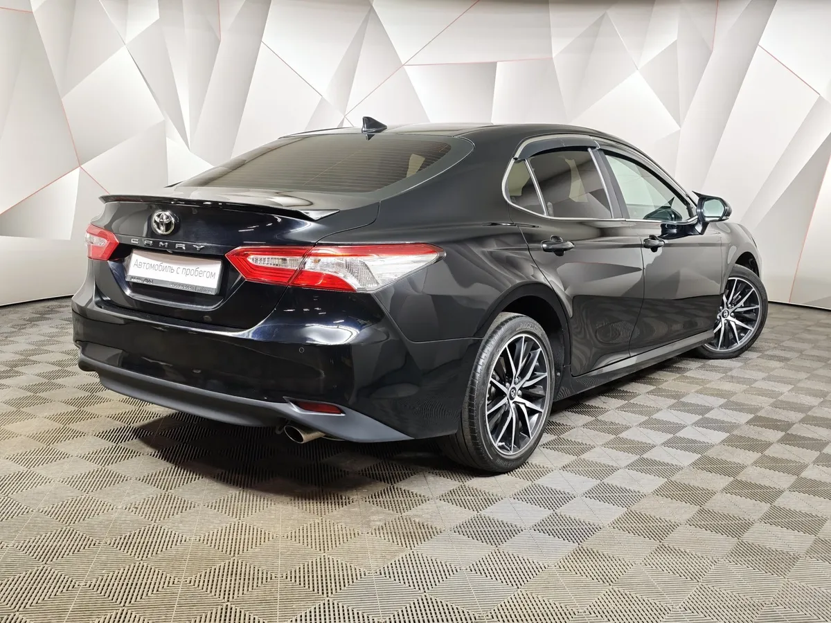 Toyota Camry 2.5 AT (181 л.с.) Черный в АВИЛОН. Слайд №2