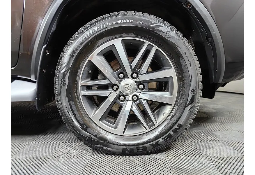 Toyota Fortuner 2.8 TD AT 4WD (177 л.с.) Комфорт Коричневый в АВИЛОН. Слайд №9