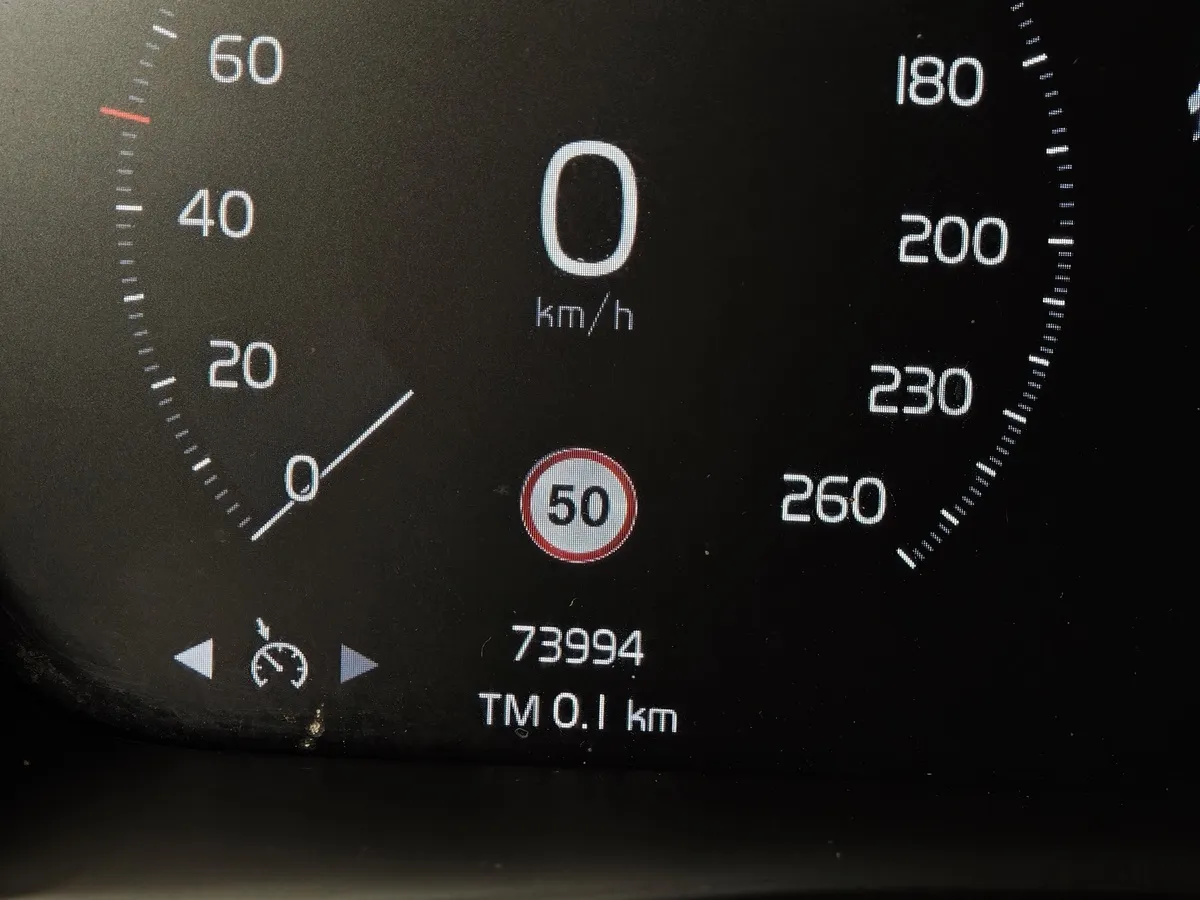 Volvo XC40 2.0 T4 Drive-E AT AWD (190 л.с.) Momentum Черный в АВИЛОН. Слайд №18