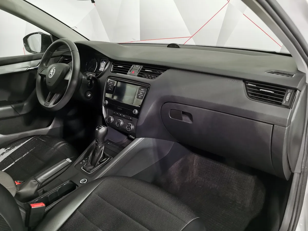 Skoda Octavia 1.6 MPI AT (110 л.с.) Белый в АВИЛОН. Слайд №12