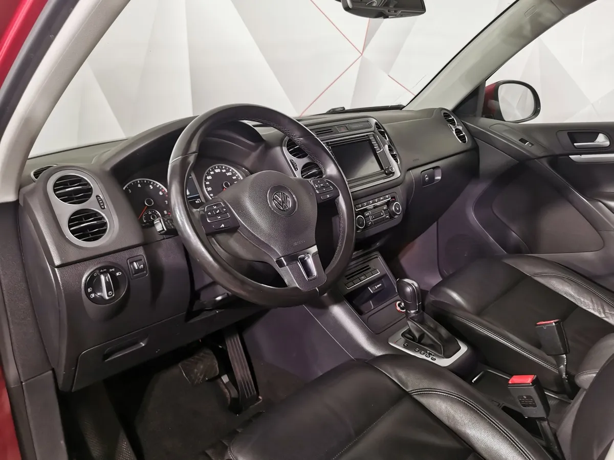 Volkswagen Tiguan 2.0 TSI 4Motion AT (170 л.с.) Sport&Style Красный в АВИЛОН. Слайд №17