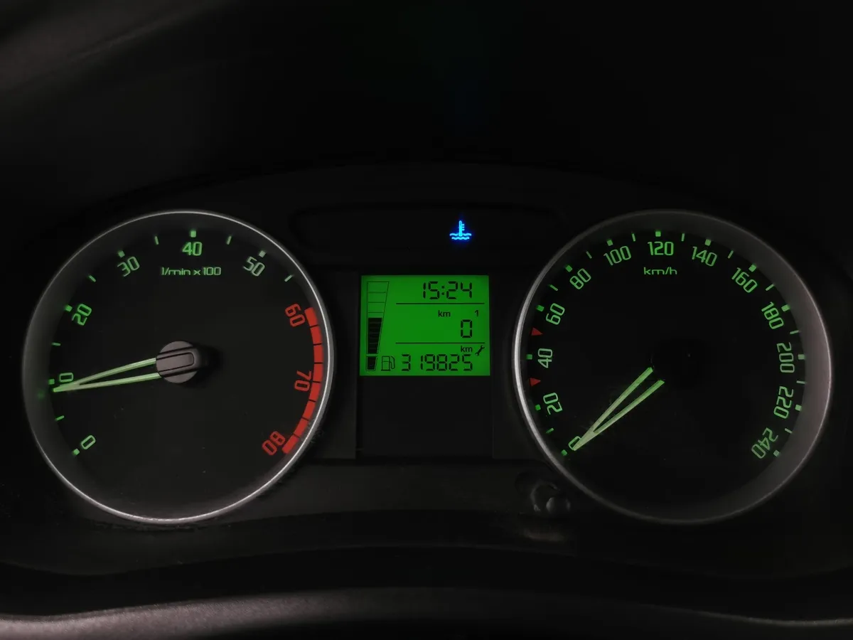 Skoda Fabia 1.2 MT (70 л.с.) Серый в АВИЛОН. Слайд №14