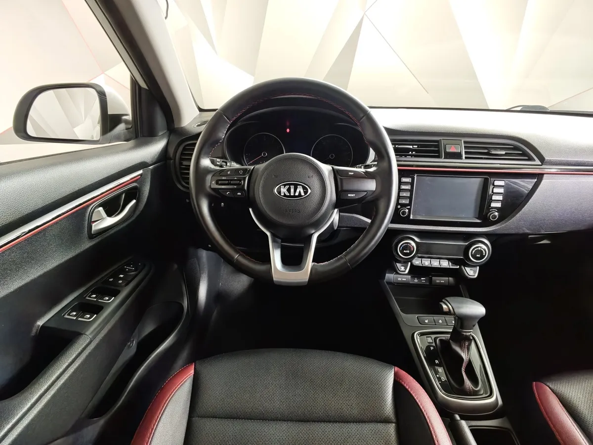 Kia Rio X-Line 1.6 AT (123 л.с.) Luxe Белый в АВИЛОН. Слайд №19
