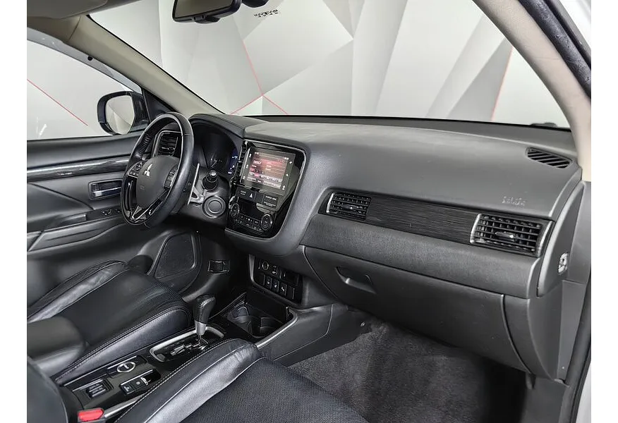 Mitsubishi Outlander 2.4 CVT 4WD (167 л.с.) Белый в АВИЛОН. Слайд №12
