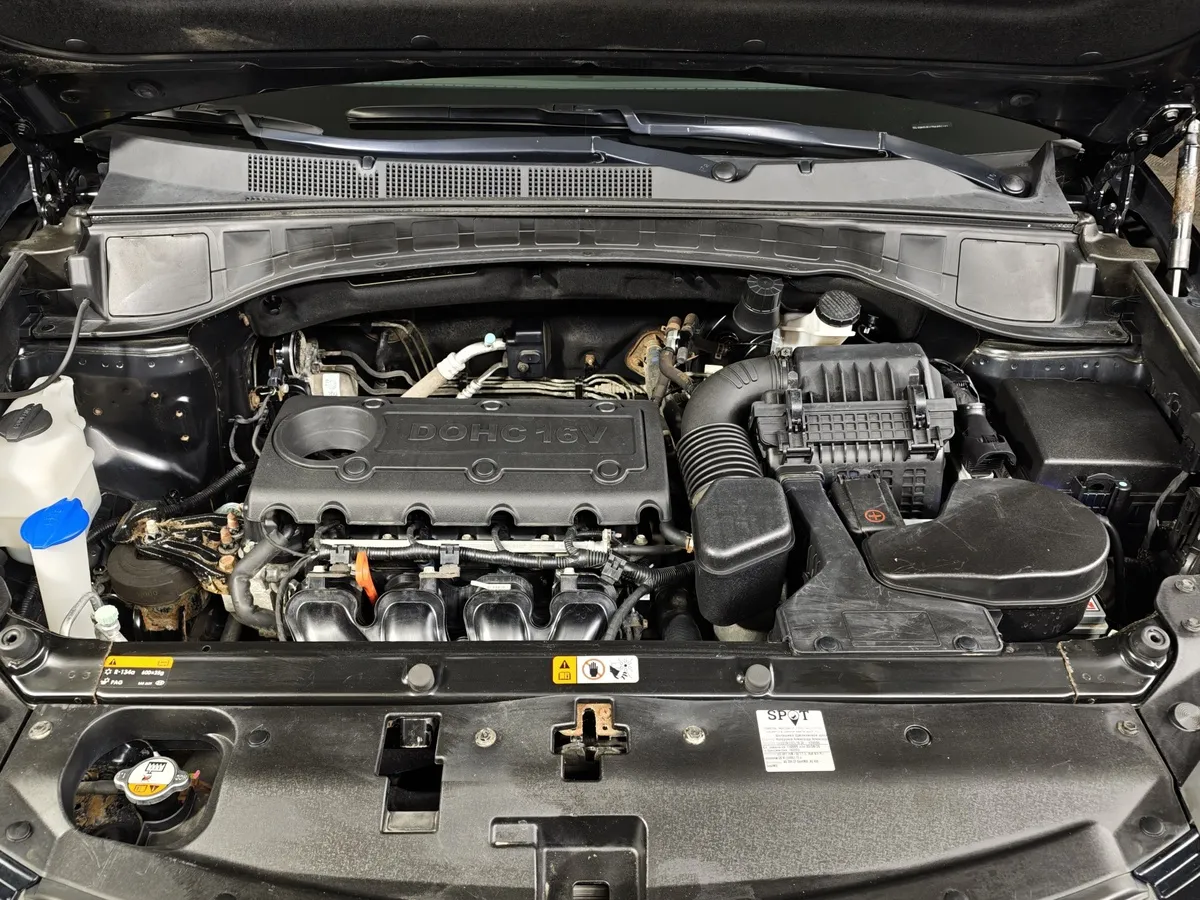 Hyundai Santa Fe 2.4 AT 4WD (175 л.с.) High-tech Черный в АВИЛОН. Слайд №11