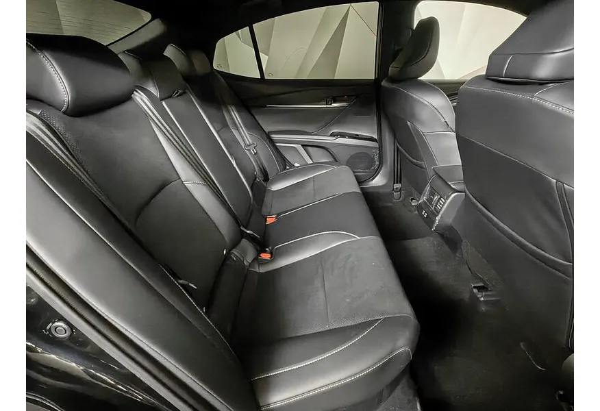 Toyota Camry 2.5 AT (200 л.с.) Luxury Черный в АВИЛОН. Слайд №16