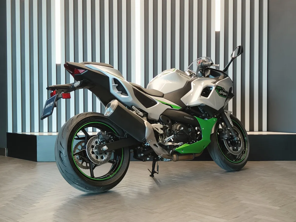Kawasaki Ninja 7 Hybrid 450 см³ (69 л.с.) 450 Серебристый в АВИЛОН. Слайд №8