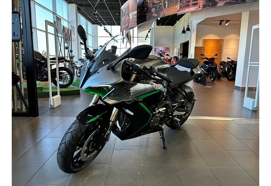 АВИЛОН - QJMOTOR SRK 600RC 600 см³ (88 л.с.) (88) 600 Серый - slide 0