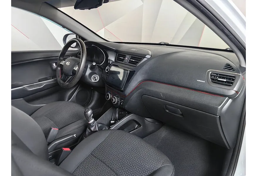 Kia Rio 1.4 MT (107 л.с.) Белый в АВИЛОН. Слайд №12