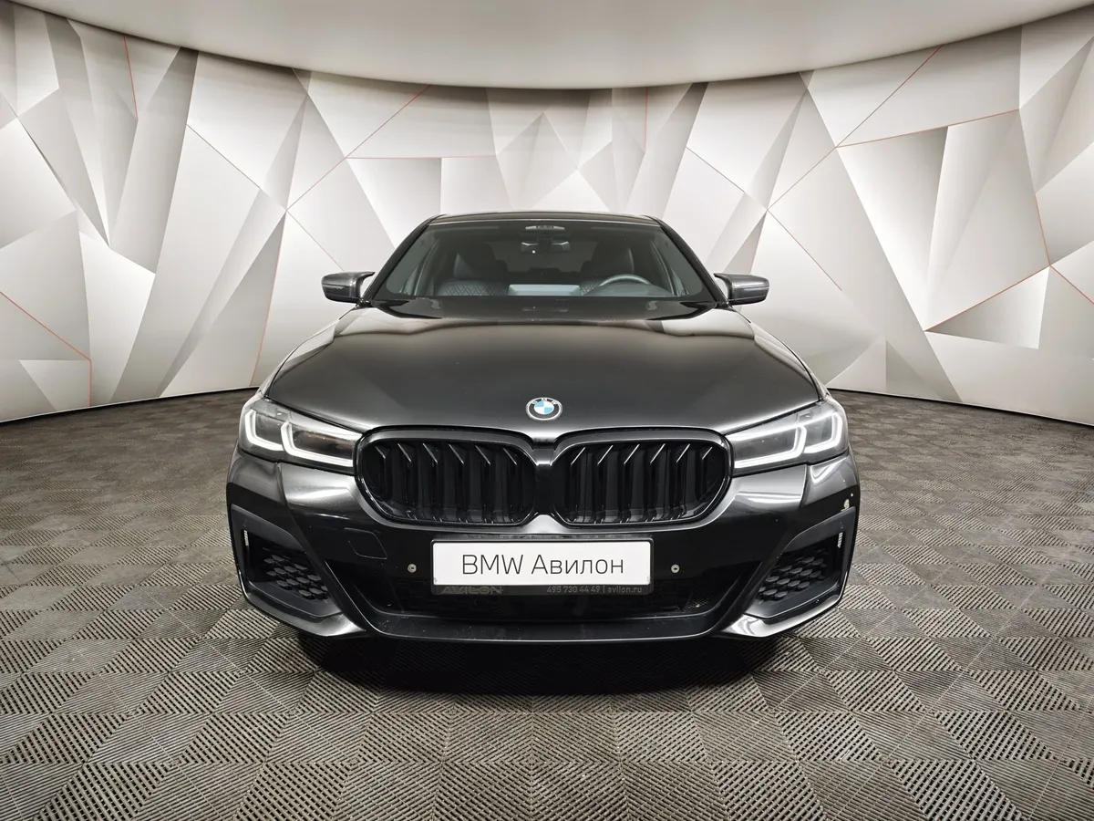 BMW 5 серия 530i xDrive Steptronic (249 л.с.) Черный в АВИЛОН. Слайд №3