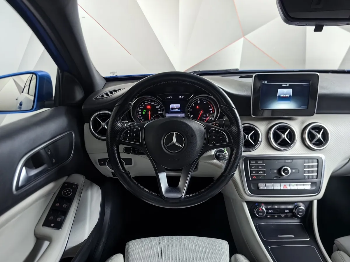 Mercedes-Benz A-Класс 180 7G-DCT (122 л.с.) Голубой в АВИЛОН. Слайд №19