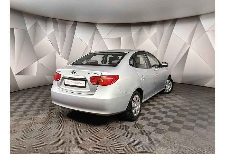Hyundai Elantra 1.6 MT (122 л.с.) Серебристый в АВИЛОН. Слайд №2