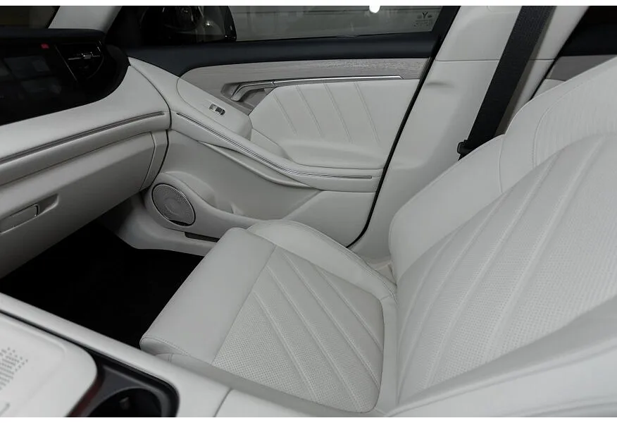 Voyah Free EVR 1.5 AT AWD (510 л.с.) Sport + Красный в АВИЛОН. Слайд №6