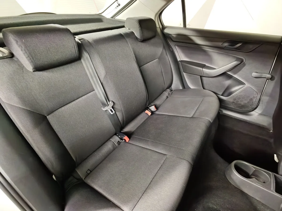 Skoda Rapid 1.6 MT (90 л.с.) Белый в АВИЛОН. Слайд №17
