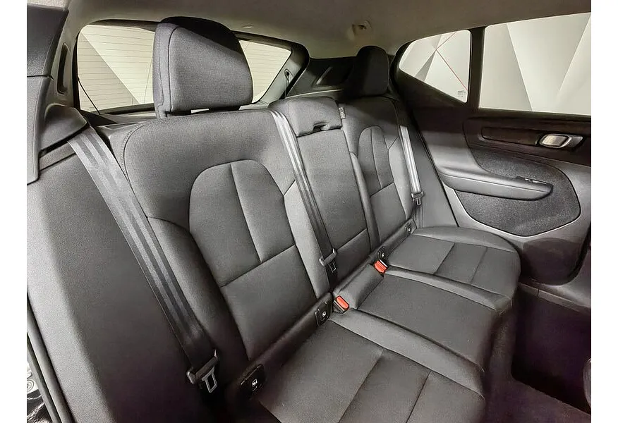 Volvo XC40 2.0 T4 Drive-E AT AWD (190 л.с.) Momentum Черный в АВИЛОН. Слайд №15