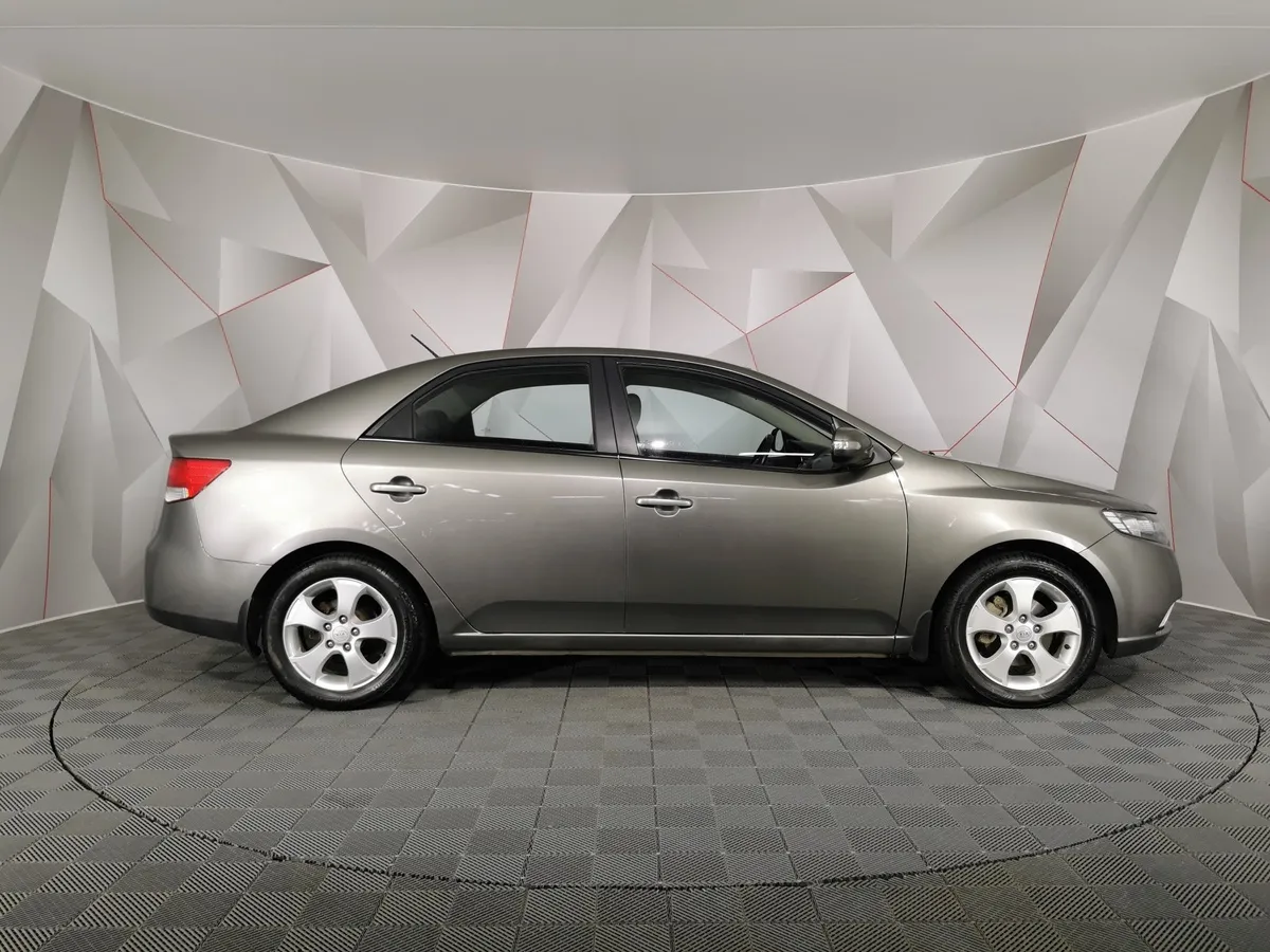 Kia Cerato 1.6 AT (126 л.с.) Серый в АВИЛОН. Слайд №6